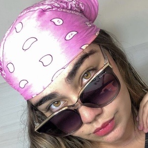 Thaynná Elisa, 26 (YouTube Star)