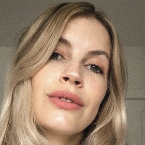 The Lipstick Fever, 37 (Звезда Инстаграма)