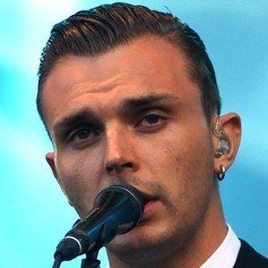 Theo Hutchcraft, 37 (流行歌手)