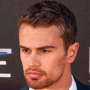 Theo James, 40 (Actor de Cine)