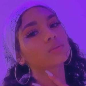 Theychaseizzy image 7