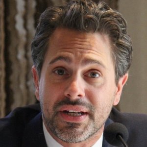 Thomas Sadoski image 1
