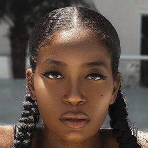 Tia Becca, 40 (现实之星)