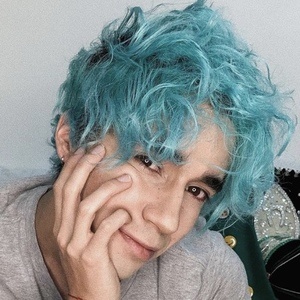 Tiago Sarmiento, 30 (YouTube Star)