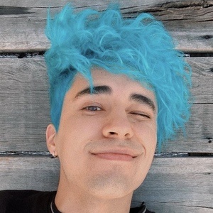 Tiago Sarmiento, 30 (YouTube Star)