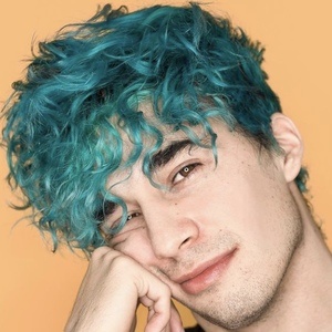 Tiago Sarmiento, 30 (YouTube Star)