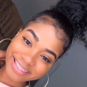 Tiara Asaski, 25 (TikTok明星)