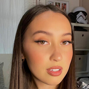 Tiara Nyuzo, 22 (Pop Singer)