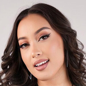 Tiara Nyuzo, 22 (流行歌手)