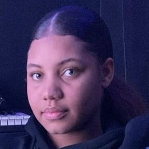 tiayarna, 20 (TikTok Star)