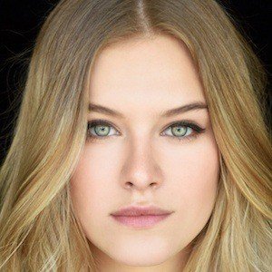 Tiera Skovbye, 28 (Actriz de Televisión)