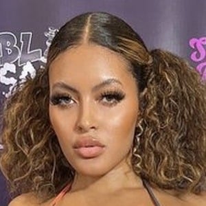 Tiffany Walker, 31 (Instagram Star)