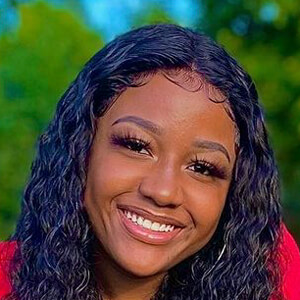 Timi Saint, 24 (Estrella de TikTok)