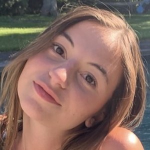 Tina Vlamis, 25 (TikTok Star)