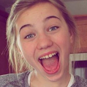 Titi Evelyn & Titi, 21 (YouTuber)
