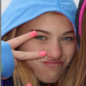 Titi Evelyn & Titi, 22 (YouTube Star)