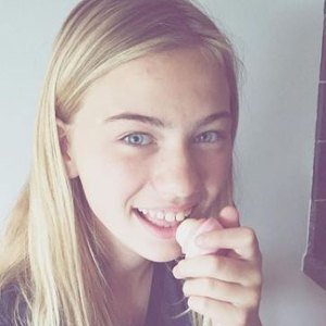 Titi Evelyn & Titi, 22 (YouTube Star)