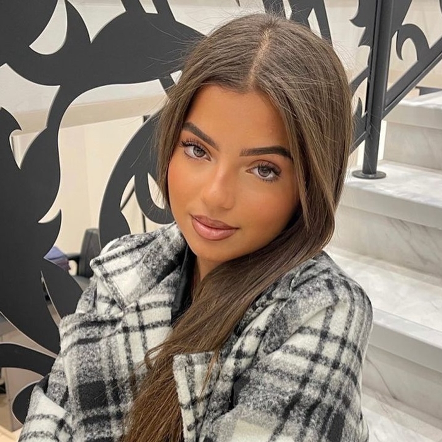 Tiyaakl, 21 (Instagram Star)