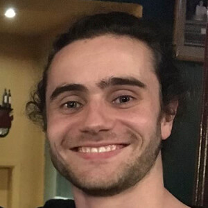 Tom Lawrinson, 34 (Komiek)