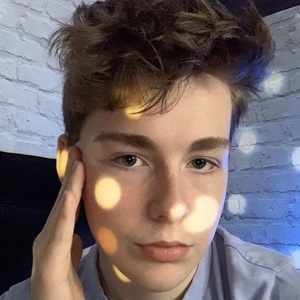 tomlikesfood, 22 (TikTok明星)