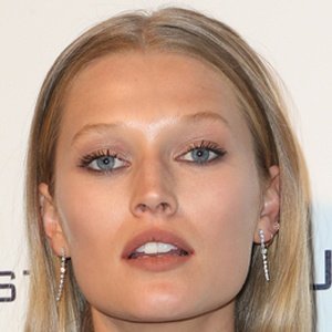 Toni Garrn image 5