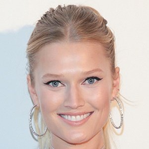 Toni Garrn image 8