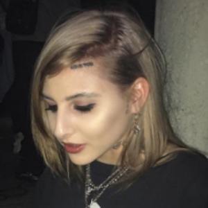 Too Poor, 30 (Instagram-ster)