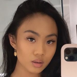 Tori Caro image 5