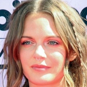Tove Lo, 38 (流行歌手)
