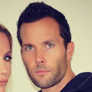 Travis Dean, 48 (Estrella de YouTube)