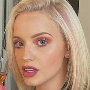 Tricia Marchese, 25 (Star di YouTube)