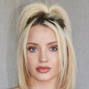 Tricia Marchese, 25 (YouTube明星)