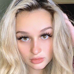 Trinity Morisette, 22 (Звезда Тиктока)