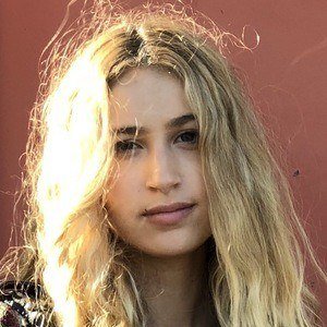 Trinity Rose, 22 (Поп-певец)