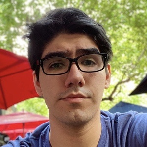 Tron544, 26 (Estrella de YouTube)