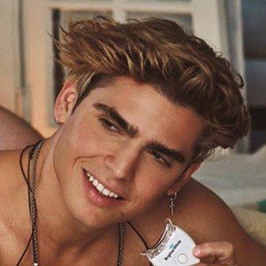 Troy Pes, 35 (Instagram Star)