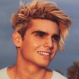 Troy Pes, 35 (Instagram Star)