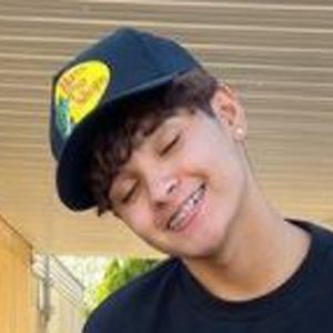 Trulyangell, 23 (Instagram Star)