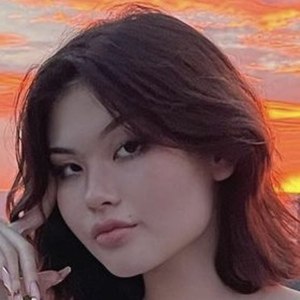 tutip0n, 22 (TikTok Star)