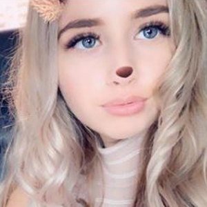 Twinkle0122, 26 (YouTube Star)