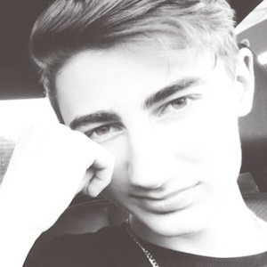 Tyler Manfre, 22 (Membre de la famille)