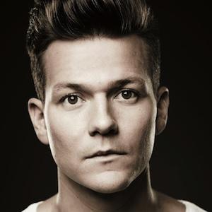 Tyler Ward image 3