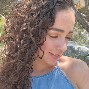 Vale Chavero, 35 (YouTube明星)