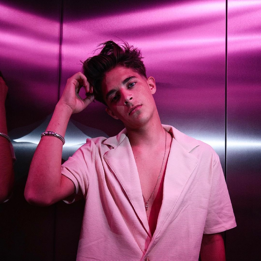 Valentijn Avé, 24 (Attore TV)