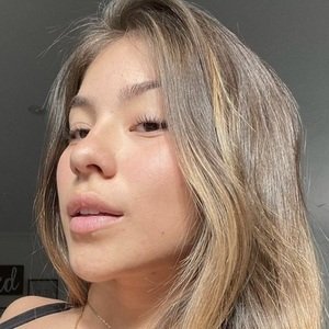 Valentina Canas, 24 (TikTok明星)