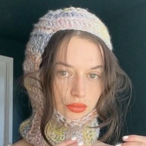 Valentina Cy, 27 (TikTok明星)