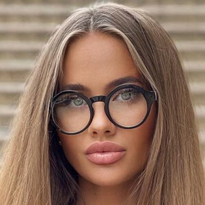 Valeria Sokolova, 38 (模特)