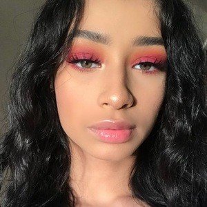 Valerie Batalla, 25 (Modella)