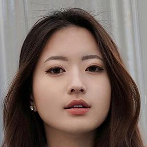 Valerie Pola, 22 (TikTok Star)