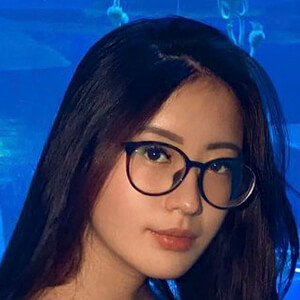 Valerie Pola, 22 (TikTok Star)